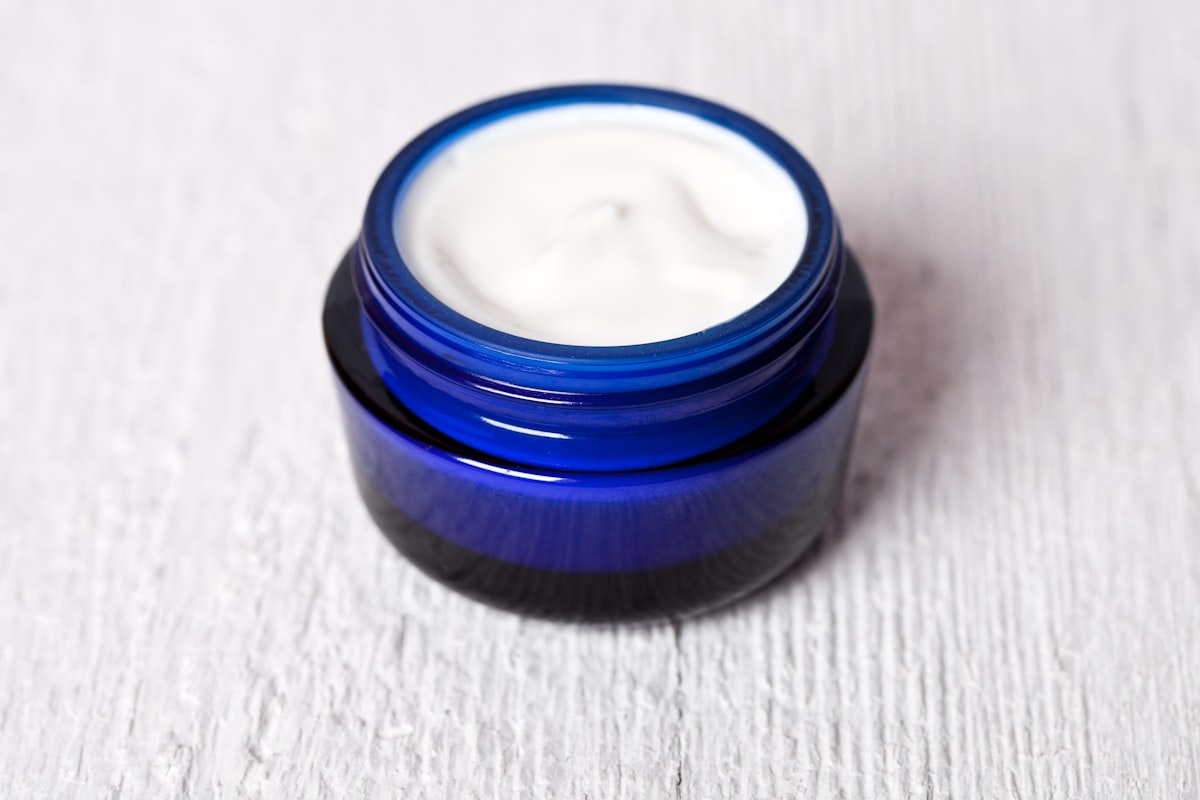 Masajes faciales y ejercicios para firmar la piel